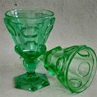 gren antique russian glass hexagonal goblet grønt antikt vinglas 1850'erne genbrug